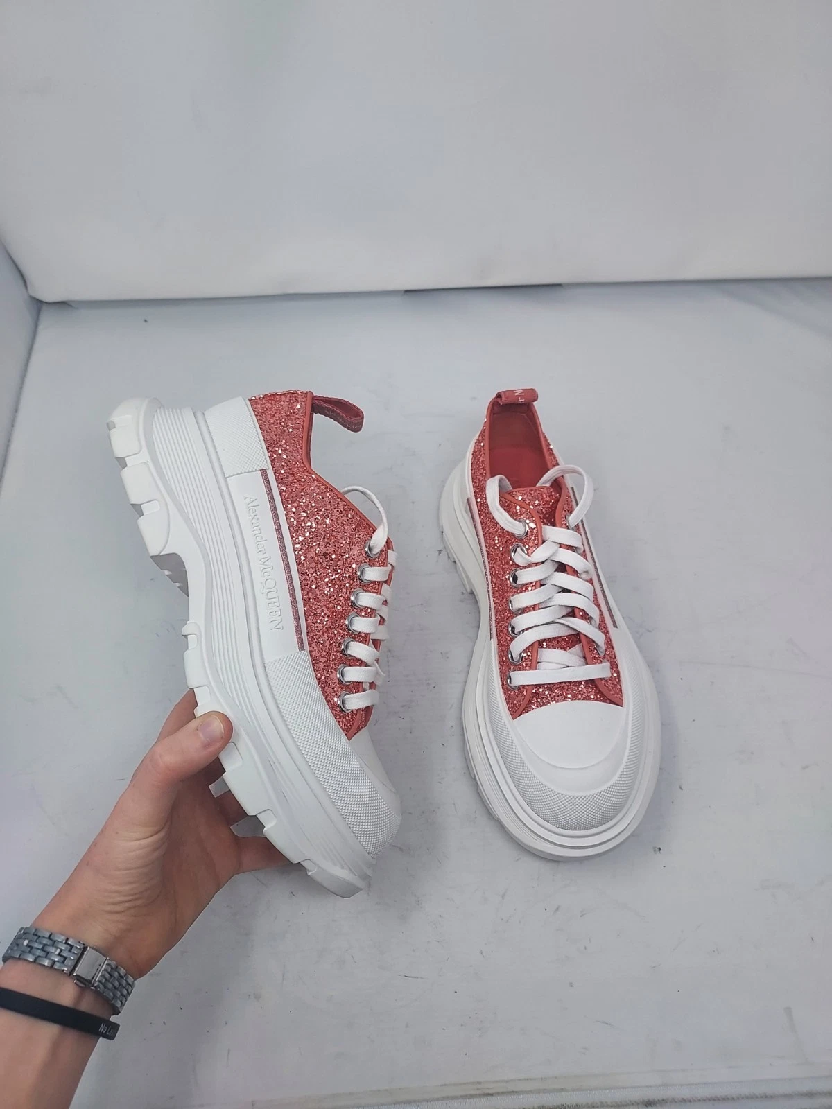 Alexander McQueen — ALEXANDER MCQUEEN EU 37.5 US 7.5 Glitter Low Top Sparkle Pink Platform Sneaker