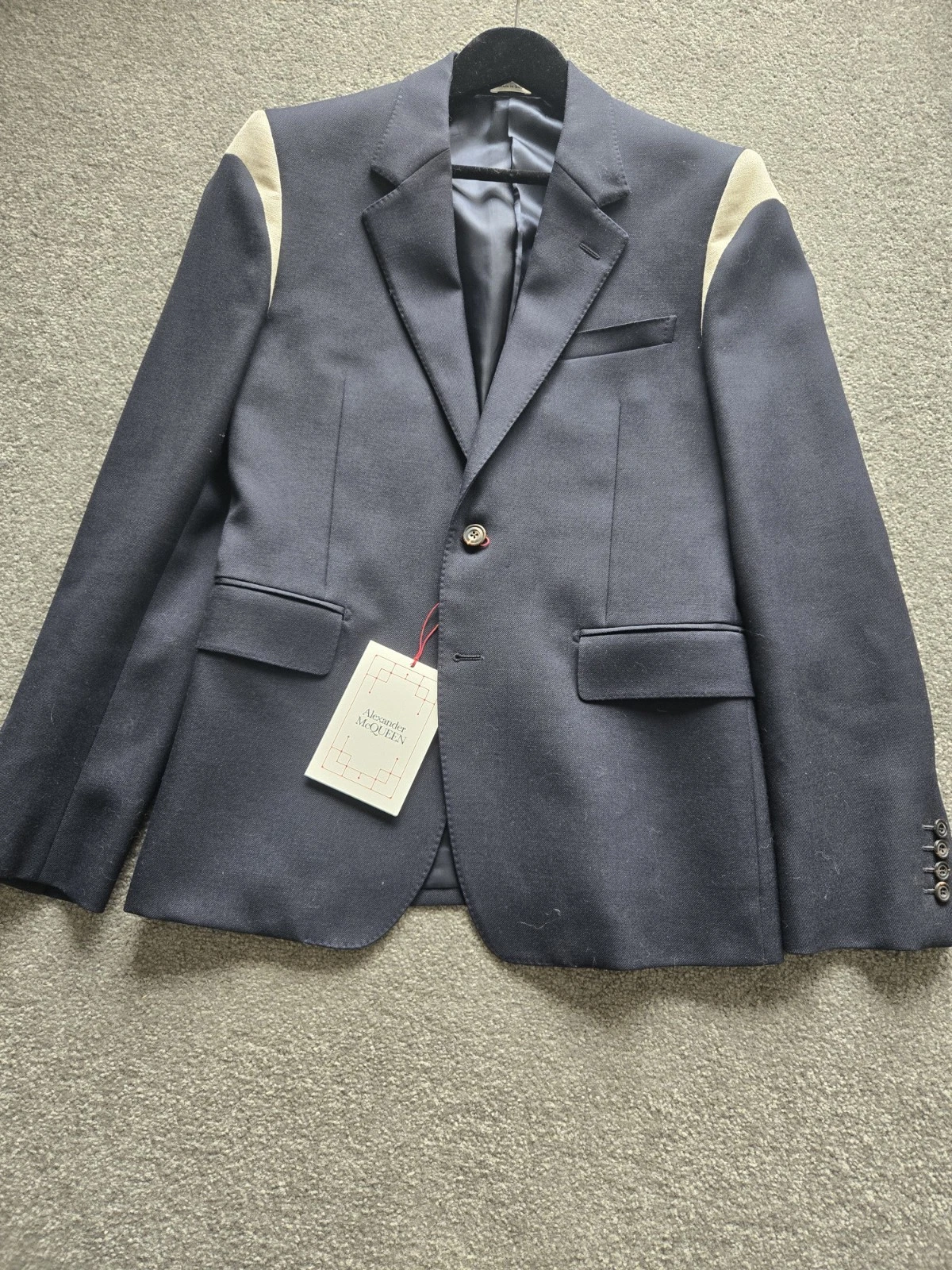 Alexander McQueen — Alexander McQUEEN Navy/Beige Contrast Sleeve  Wool Single Breasted Blazer UK 40